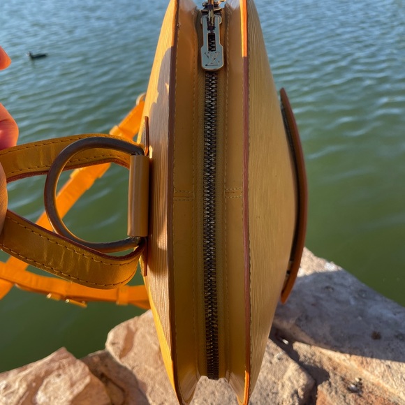 😍Super cute 😍 LOUIS VUITTON BACKPACK EPI - Picture 11 of 17